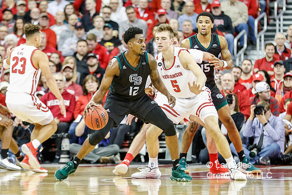 DKI191121009_UW_vs_UWGB