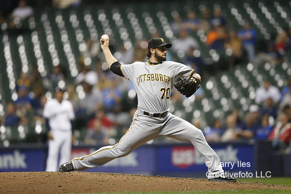 DKI17091310_Pirates_vs_Brewers_Game_3