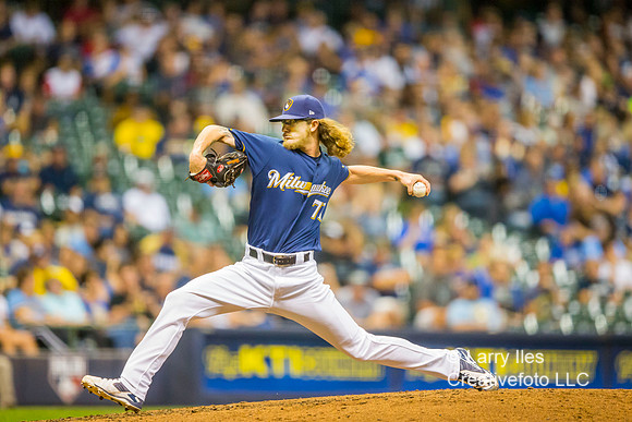 DKI17092614_Brewers_Reds
