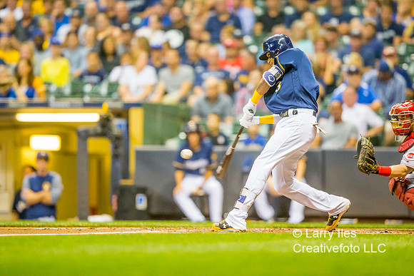 DKI17092606_Brewers_Reds