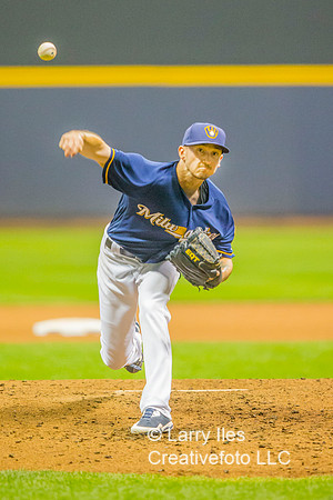 DKI17092610_Brewers_Reds