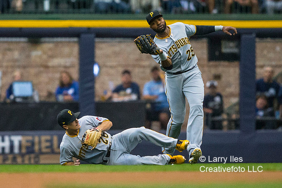 DKI17091120_Pirates_vs_Brewers