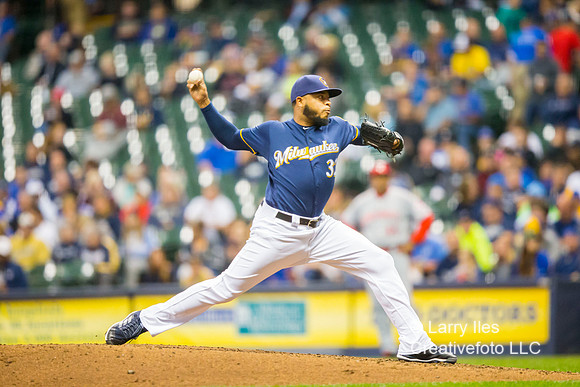 DKI17092716_Brewers_Reds