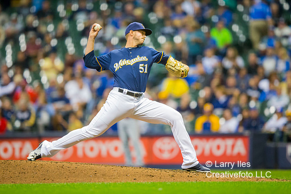 DKI17092718_Brewers_Reds