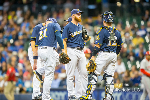 DKI17092710_Brewers_Reds
