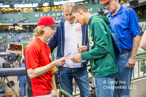 DKI17092715_Brewers_Reds