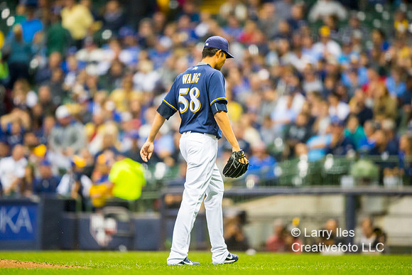 DKI17092711_Brewers_Reds