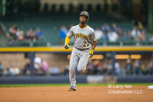 DKI17091117_Pirates_vs_Brewers